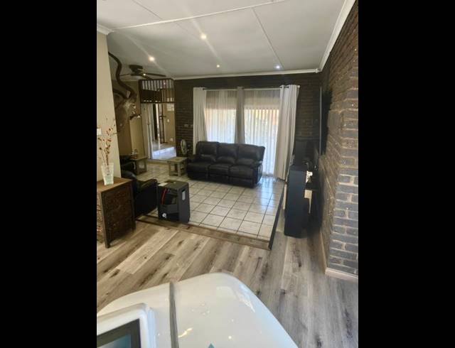 3 BEDROOM HOUSE FOR SALE IN VANDERBIJLPARK SE 2